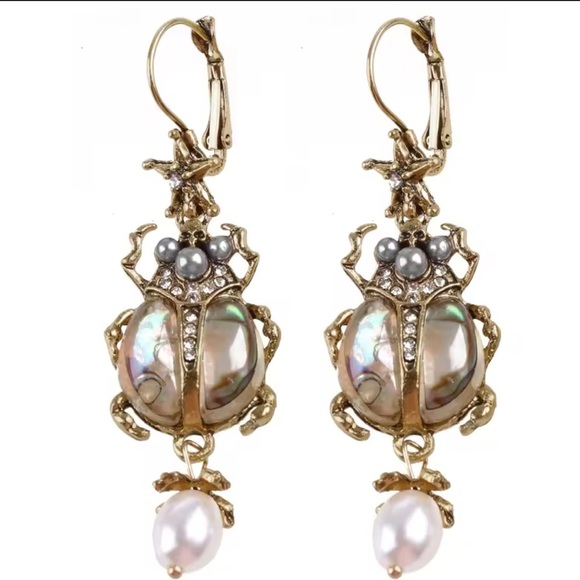 Vintage Pearl Beetle Earrings - Picture 5 of 14